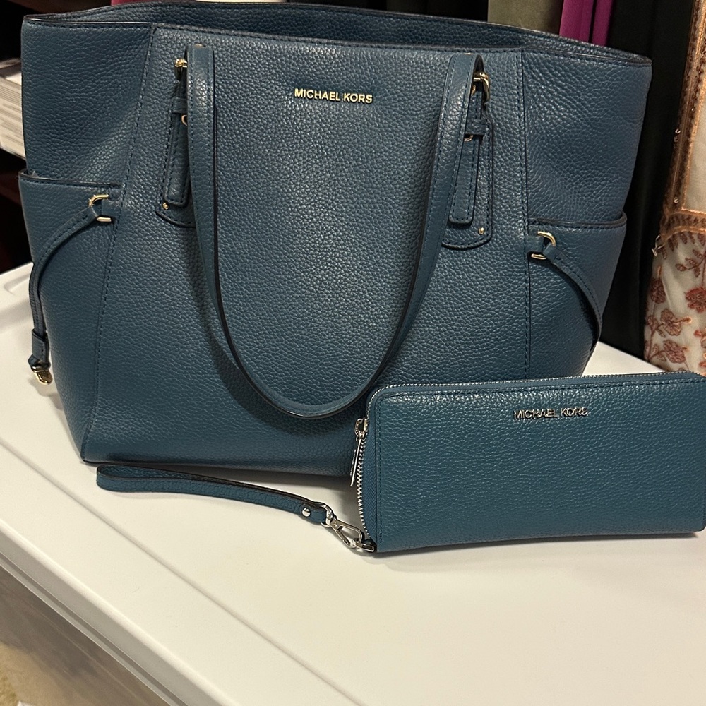 Michael Kors Teal Tote Bag and Wallet Set